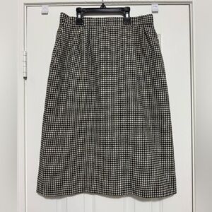 Vintage Lord and Taylor houndstooth wool blend skirt. Sz 10P.